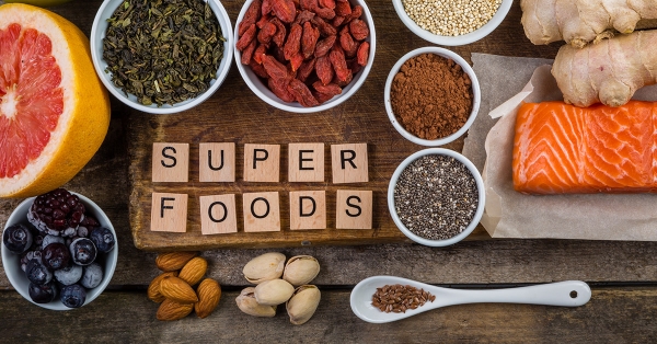 4 Superfoods &mu;&epsilon; &epsilon;&pi;&iota;&beta;&epsilon;&beta;&alpha;&iota;&omega;&mu;έ&nu;&eta; &delta;&rho;ά&sigma;&eta;