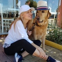 Έ&lambda;&epsilon;&nu;&alpha; &Omicron;&iota;&kappa;&omicron;&nu;ό&mu;&omicron;&upsilon;