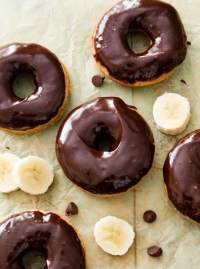 Bronut with banana cream